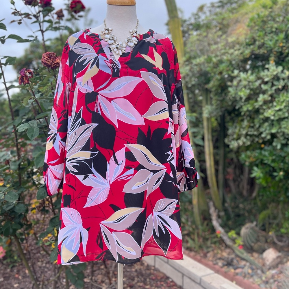 Avenue red floral popover top|18/20